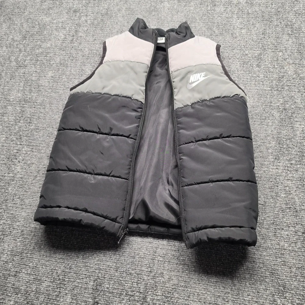 Nike Boys Size 7 Gray Black Puffer Vest Sleeveless Jacket Outerwear 6-7 Yrs